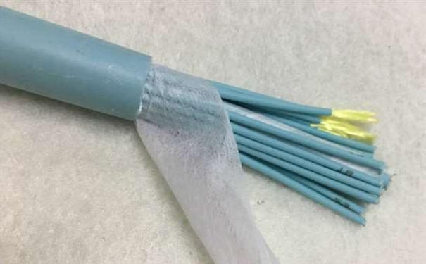 西宁市欧孚光缆厂家：室内光缆和室外光缆的区别